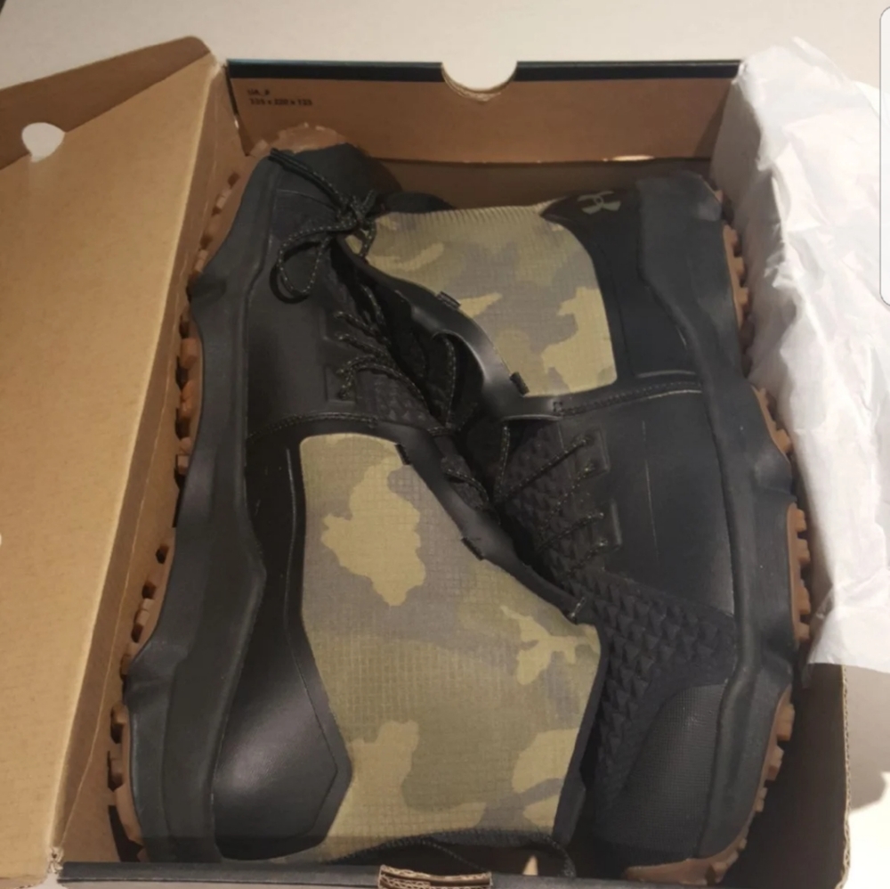 Under Armour Hiking Shoes Camoflauge - Picture 2 of 6